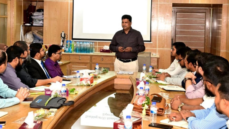 Sirk masxaraboz porno Eng yaxshi onlayn porno filmlar